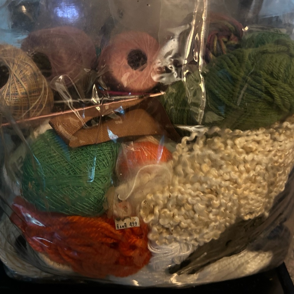Small Pet Yarn Play Set - Green, Orange, Cream